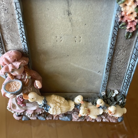 A Set of Two Vantage Collection Photo Frames, 5x7” and 3.5x5” - Picture 11 of 11